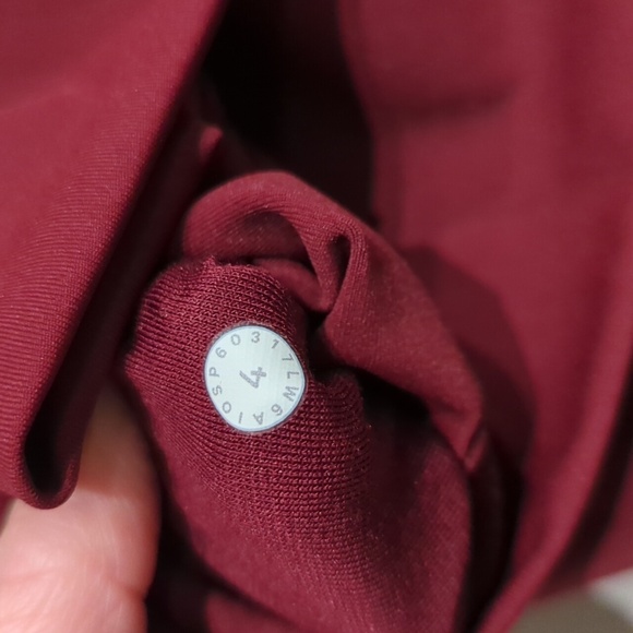 Lululemon Wunder Under Hi-Rise 1/2 Tight Full-On Luxtreme 17" Size 4 Burgundy - Picture 5 of 6